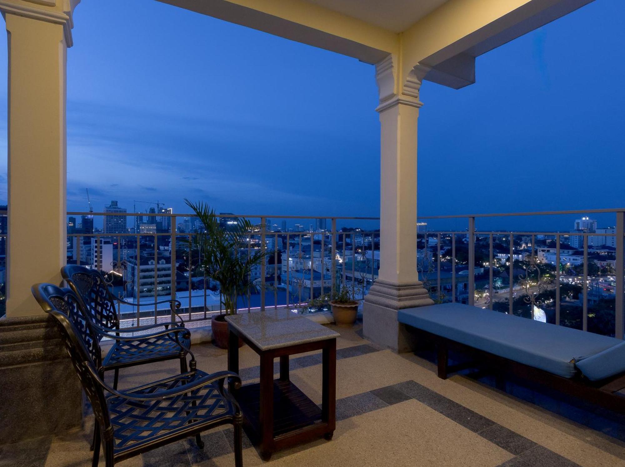 Arison Hotel Phnom Penh Exterior photo